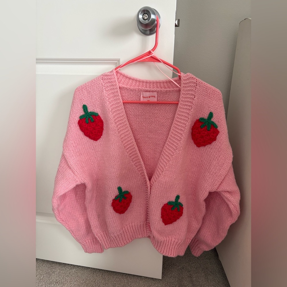 🌺 Mure + Grand Strawberry Cardigan🍓